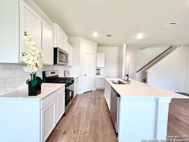 Listing photo id 13 for 21109 Watercourse Way