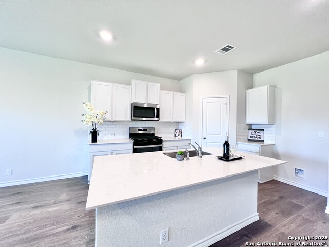 Listing photo id 19 for 21109 Watercourse Way