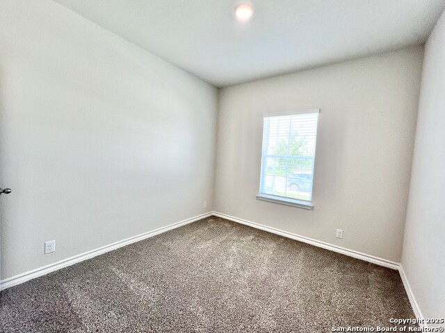 Listing photo id 4 for 21109 Watercourse Way