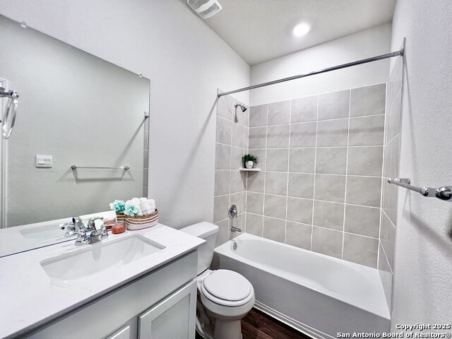 Listing photo id 5 for 21109 Watercourse Way