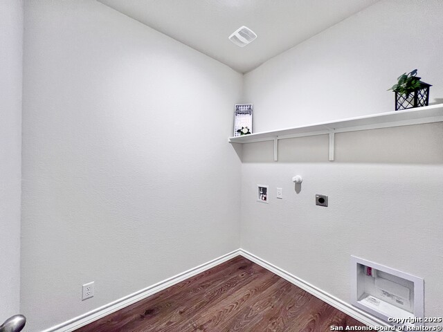 Listing photo id 7 for 21109 Watercourse Way