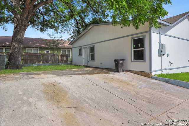 Details for 2402 Martin St W, San Antonio, TX 78207