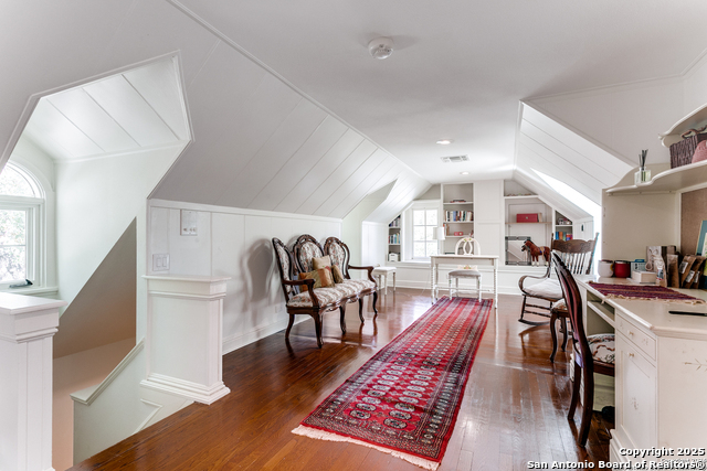 Listing photo id 27 for 254 Summit E