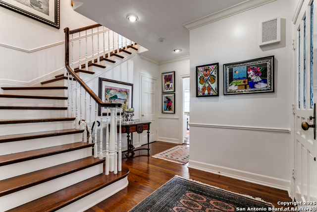 Listing photo id 1 for 254 Summit E