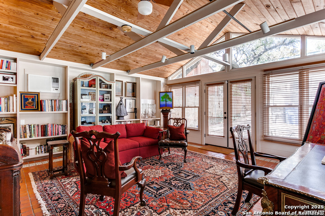 Listing photo id 31 for 254 Summit E