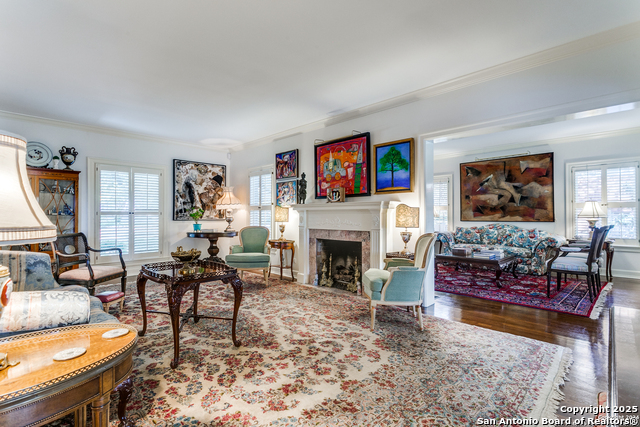 Listing photo id 3 for 254 Summit E