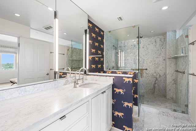 Listing photo id 17 for 4001 New Braunfels N 804-a