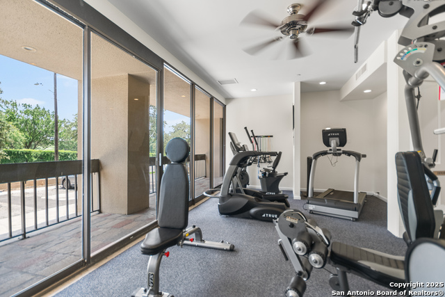 Listing photo id 23 for 4001 New Braunfels N 804-a