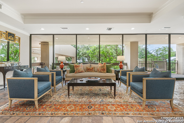 Listing photo id 24 for 4001 New Braunfels N 804-a