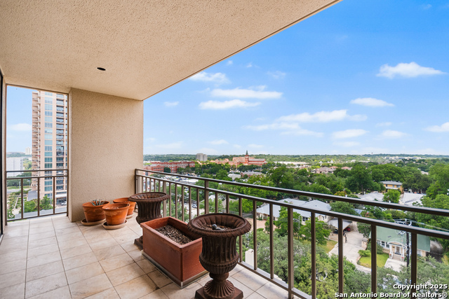 Listing photo id 43 for 4001 New Braunfels N 804-a