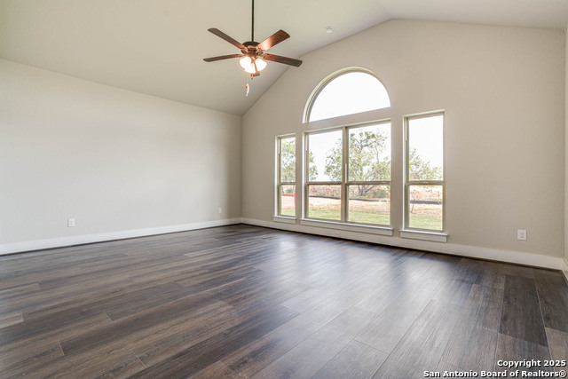Image 32 of 48 For 5306 Estates Oak