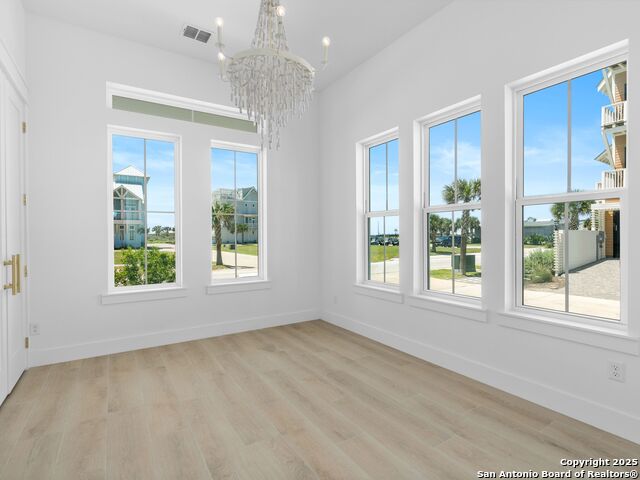 Listing photo id 9 for 506 Sunrise Ave