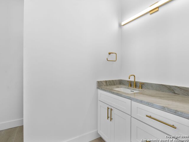 Listing photo id 12 for 506 Sunrise Ave