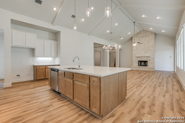 Listing photo id 8 for 5240 Estates Oak Way