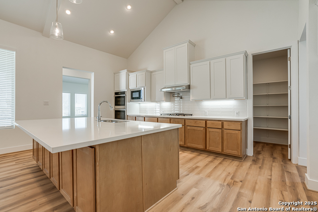 Listing photo id 9 for 5240 Estates Oak Way