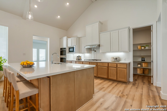 Listing photo id 10 for 5240 Estates Oak Way