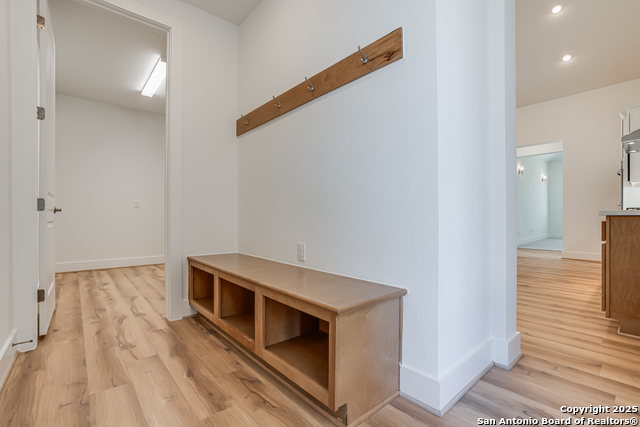 Listing photo id 11 for 5240 Estates Oak Way