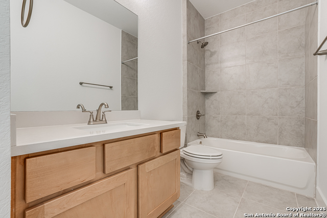 Listing photo id 12 for 5240 Estates Oak Way