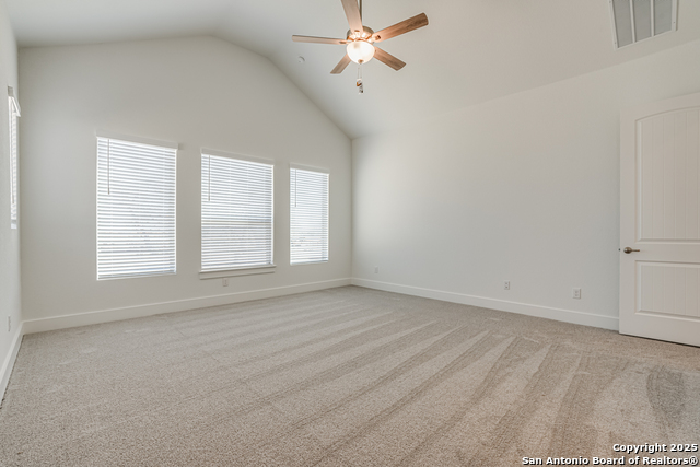 Listing photo id 13 for 5240 Estates Oak Way