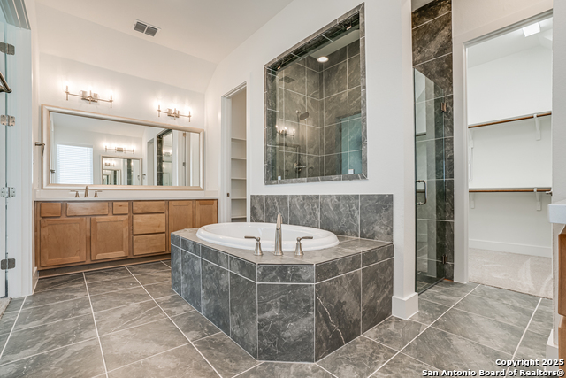 Listing photo id 16 for 5240 Estates Oak Way
