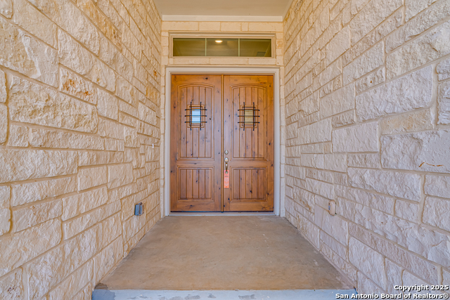 Listing photo id 1 for 5240 Estates Oak Way