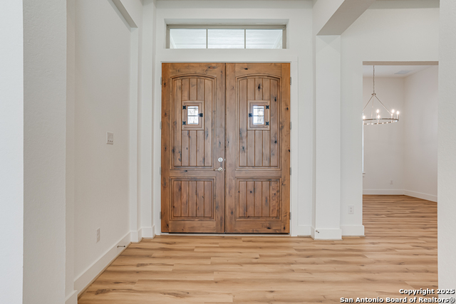 Listing photo id 2 for 5240 Estates Oak Way