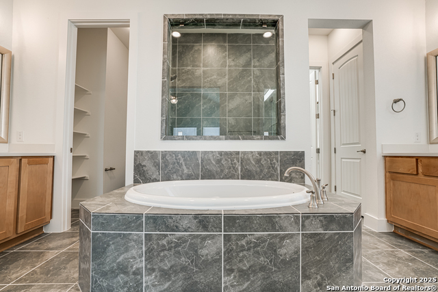 Listing photo id 43 for 5240 Estates Oak Way