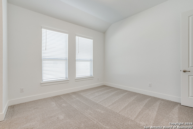 Listing photo id 46 for 5240 Estates Oak Way