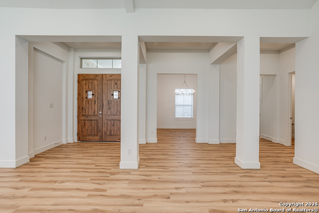 Listing photo id 3 for 5240 Estates Oak Way