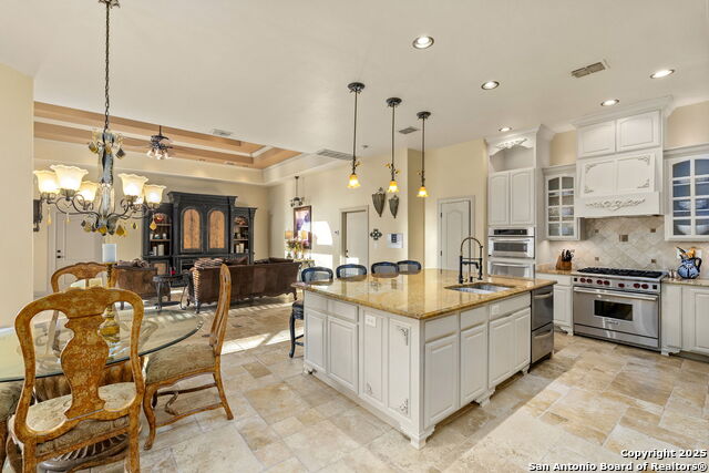 Listing photo id 9 for 443 Rosewood Dr