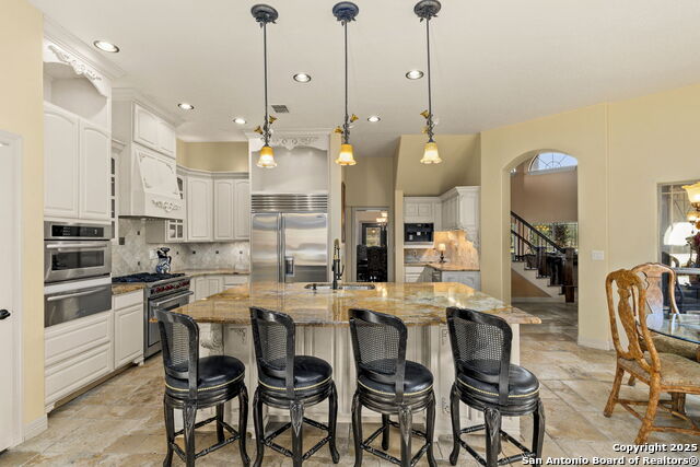 Listing photo id 10 for 443 Rosewood Dr