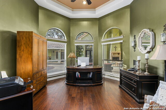 Listing photo id 17 for 443 Rosewood Dr