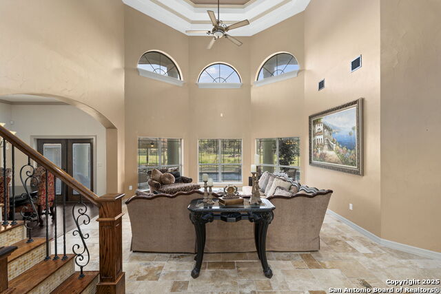 Listing photo id 5 for 443 Rosewood Dr