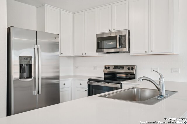 Listing photo id 8 for 3203 Gilbert Garden