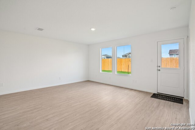 Listing photo id 10 for 3203 Gilbert Garden