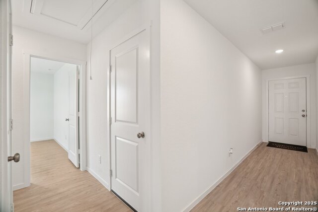 Listing photo id 12 for 3203 Gilbert Garden