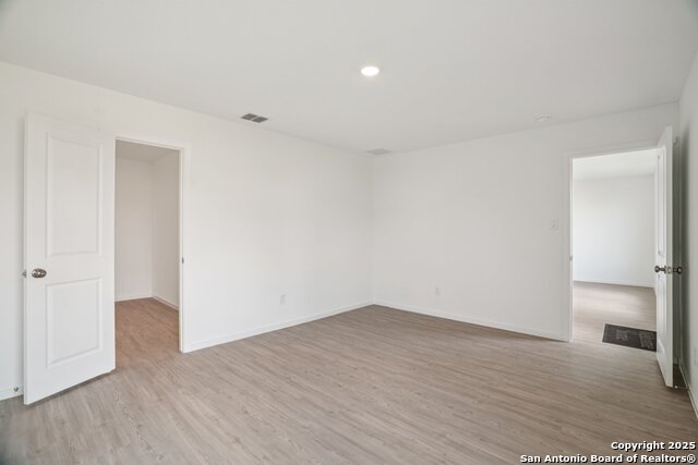 Listing photo id 13 for 3203 Gilbert Garden