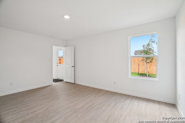 Listing photo id 14 for 3203 Gilbert Garden
