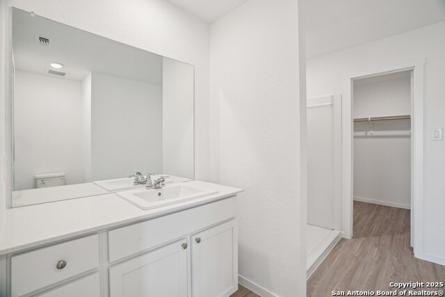 Listing photo id 15 for 3203 Gilbert Garden