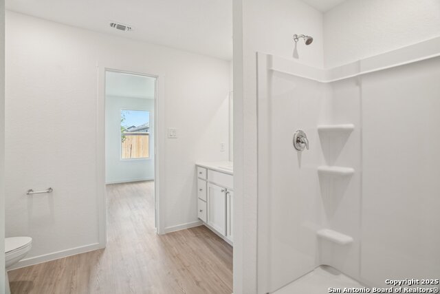 Listing photo id 16 for 3203 Gilbert Garden
