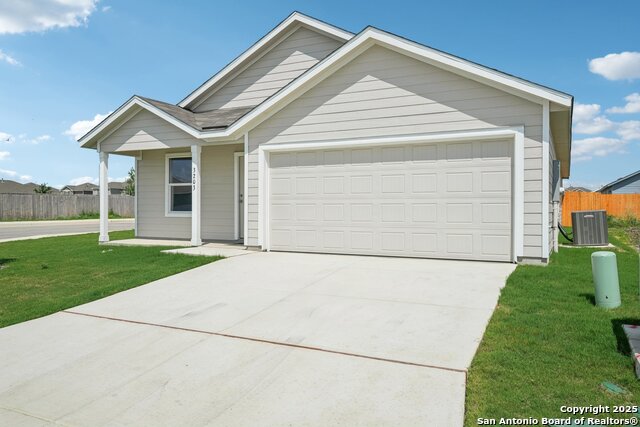 Listing photo id 0 for 3203 Gilbert Garden