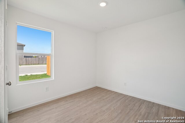 Listing photo id 23 for 3203 Gilbert Garden