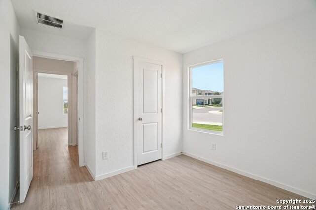 Listing photo id 24 for 3203 Gilbert Garden