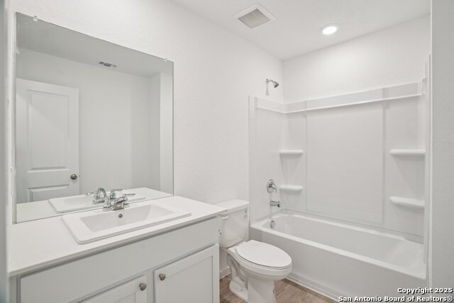 Listing photo id 26 for 3203 Gilbert Garden
