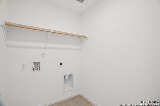Listing photo id 28 for 3203 Gilbert Garden