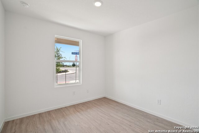 Listing photo id 29 for 3203 Gilbert Garden