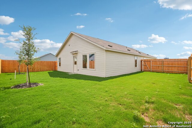 Listing photo id 30 for 3203 Gilbert Garden