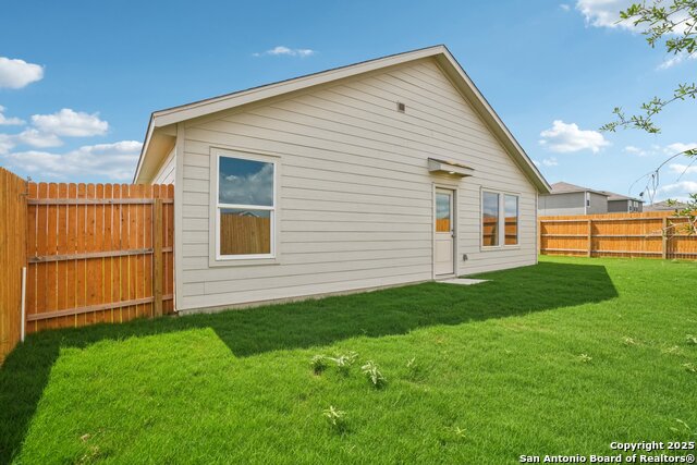 Listing photo id 32 for 3203 Gilbert Garden