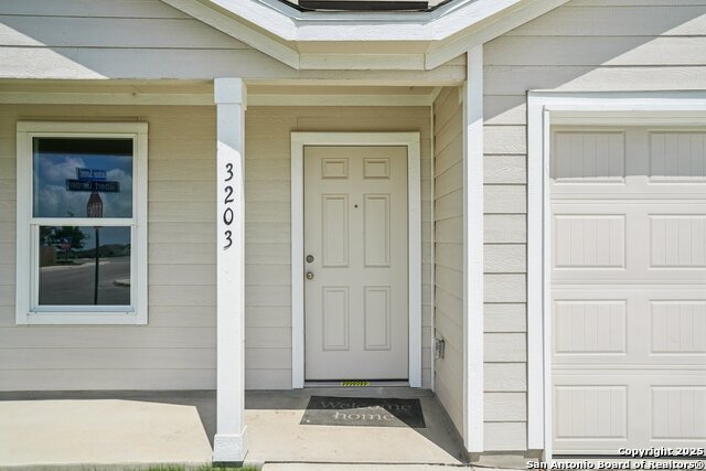 Listing photo id 2 for 3203 Gilbert Garden