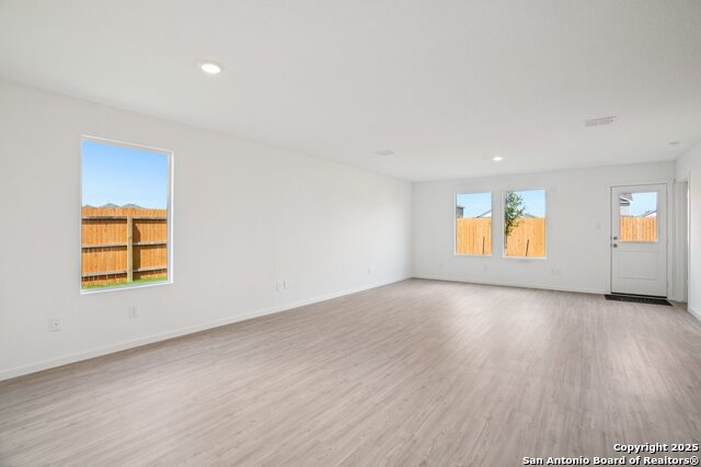 Listing photo id 4 for 3203 Gilbert Garden